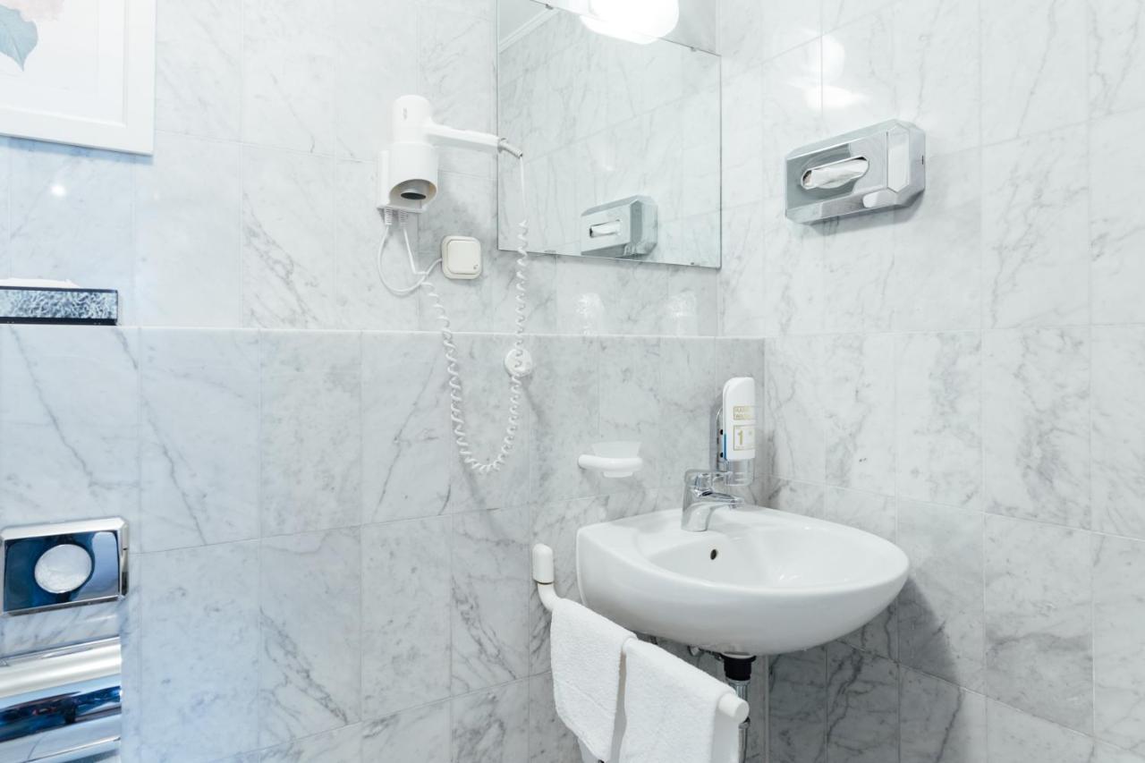 Das Kleine Hotel In Ruhiger Stadtlage Wiesbaden Kültér fotó